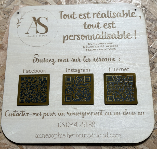 Support de communication en bois gravé